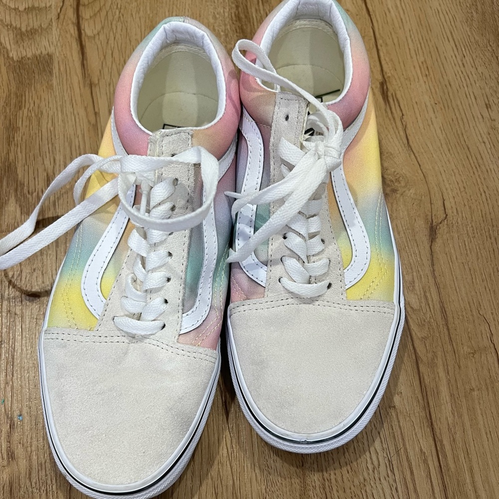 Pastel vans